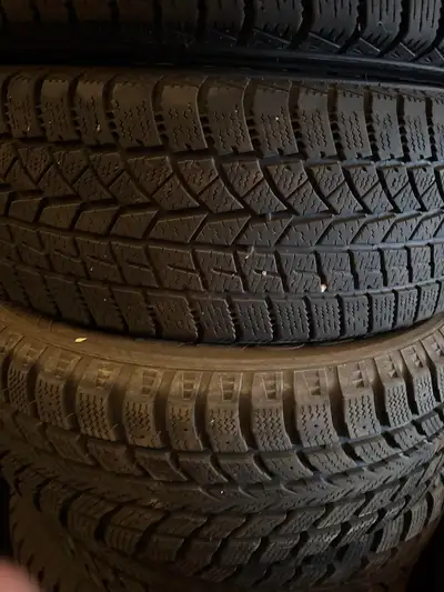 4 tires - great conditoon p225/60r17 text 647-330-1493