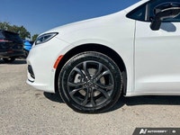 This Chrysler Pacifica has a durable Regular Unleaded V-6 3.6 L/220 engine powering this Automatic t... (image 8)