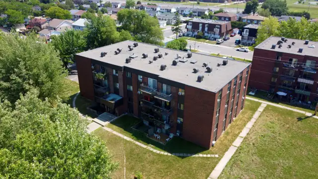 4 1/2 À LOUER ST-HUBERT - BLOC TRANQUILLE, PROPRE, PISCINE