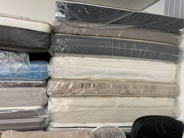 ⚜️ LIGHTLY KING QUEEN DOUBLE AND SINGLE SIZE USED MATTRESSES FOR in Beds & Mattresses in Delta/Surrey/Langley - Image 4