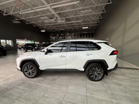 PREMIUM SOUND SYSTEM, HEATED FRONT SEATS, NAVIGATION Seeking an unbeatable blend of efficiency and l... (image 5)
