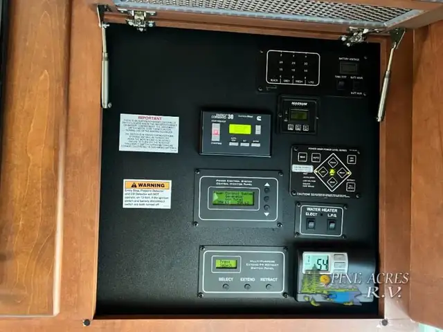 2013 Fleetwood RV Discovery 40X Diesel 057,684 Miles in RVs & Motorhomes in Moncton - Image 71