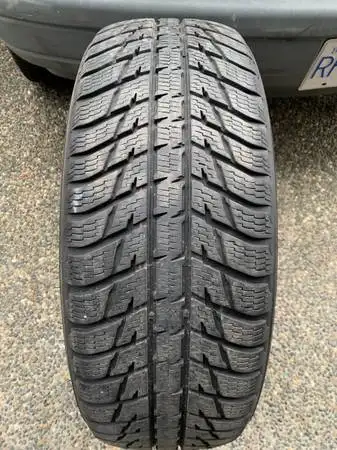 a nice all weather winter tire in great shape with good tread (1 TIRE ONLY) size 235/55/19 105V XL M...