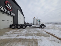1 Owner 2008 Kenworth T800 Tri Drive Cab and Chassis Tridem Complete Engine Overhaul just completed.... (image 3)