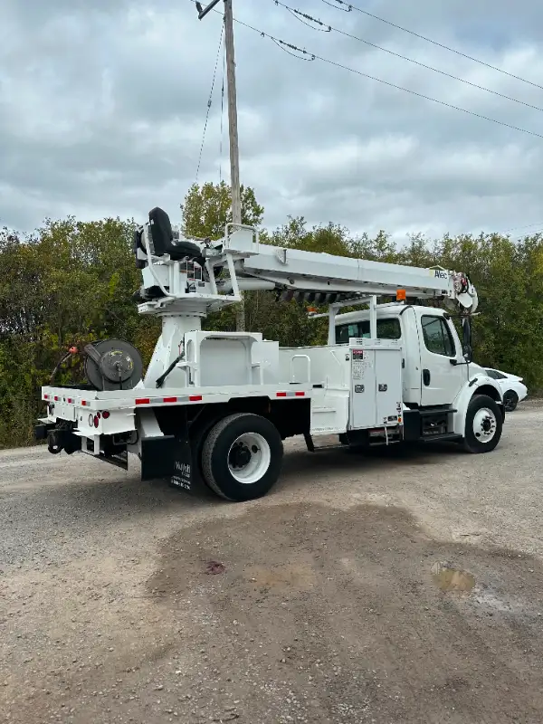 2016 Freightliner DC47 Digger Derrick - Cummins in Other in Moose Jaw - Image 4