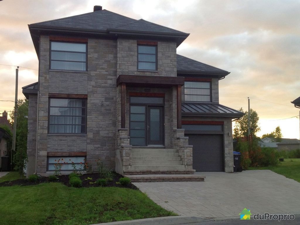 $950,000 - 2 Storey for sale in Longueuil (St-Hubert) — photo 1