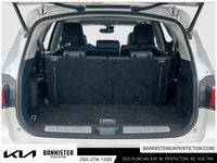 The 2017 INFINITI QX60 AWD in elegant white is a true performer with its reliable all-wheel drive an... (image 5)