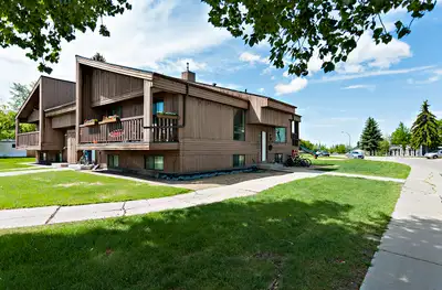 3 Bedroom Townhouse - 815 Reid Road