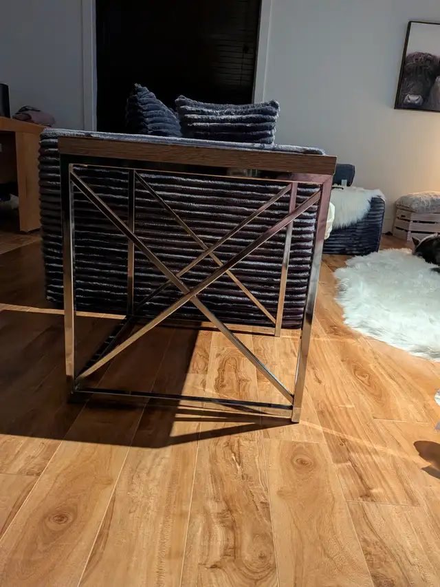 Side Table569698200521943041