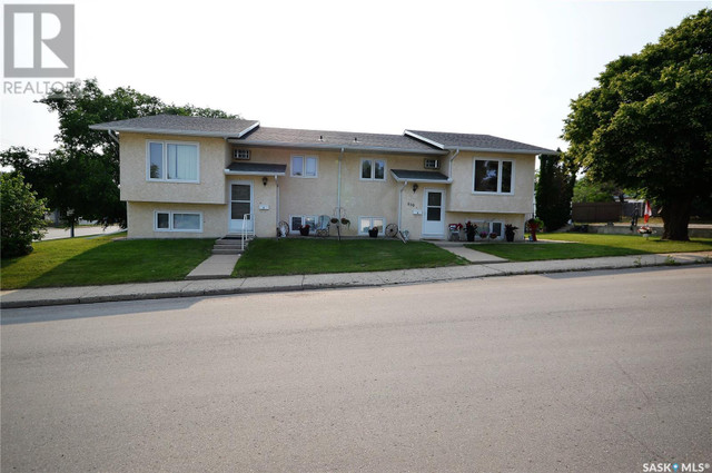 810 7th AVENUE NW Moose Jaw, Saskatchewan in Houses for Sale in Moose Jaw - Image 2