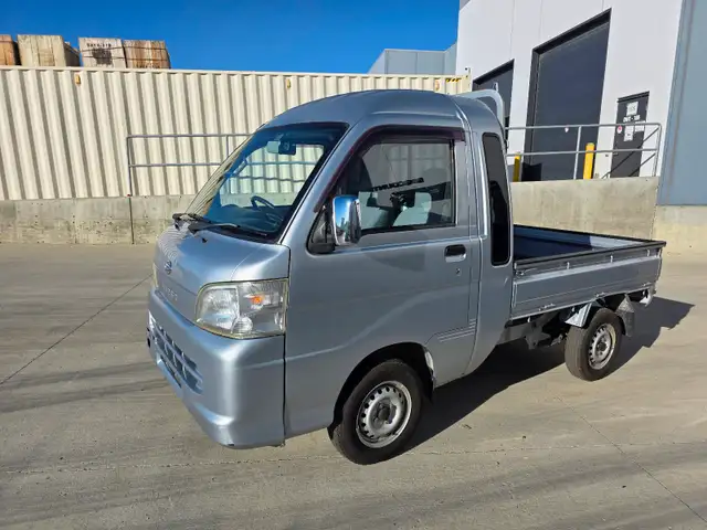 2008 Daihatsu Hijet JUMBO 2WD Auto Clean Mini Kei Truck Silver in Cars & Trucks in Calgary - Image 2