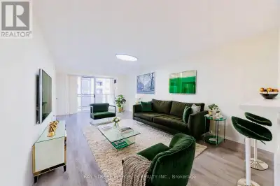 Welcome to Hollywood Plaza 2, where comfort meets convenience in this beautifully renovated 1+1 bedr...