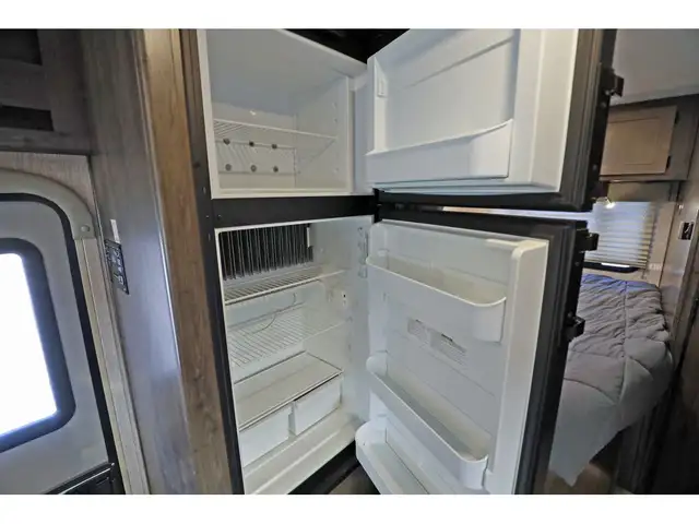 2022 Coachmen Leprechaun 230CB Classe C Compact + 6 Pneus neuf in RVs & Motorhomes in Laval / North Shore - Image 15