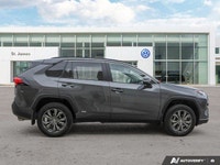 * XLE Premium Upgraded: 18-inch alloy wheels, LED fog lamps, Softex upholstery, driver's seat memory... (image 5)