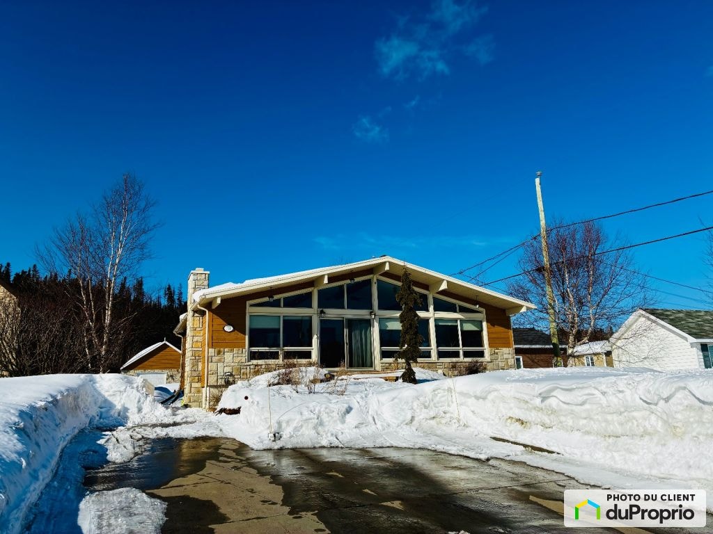 $459,000 - Bungalow for sale in Sept-Iles — photo 1