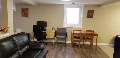 Spacious Bright One Bedroom Private entrance