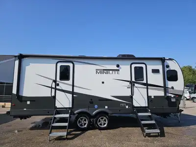 . Vehicle Information Provided by autoTRADER.ca . ... Other Equipment Air Conditioner(Roof), Ceiling...