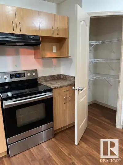 11712 13 AV SW SW Edmonton, Alberta