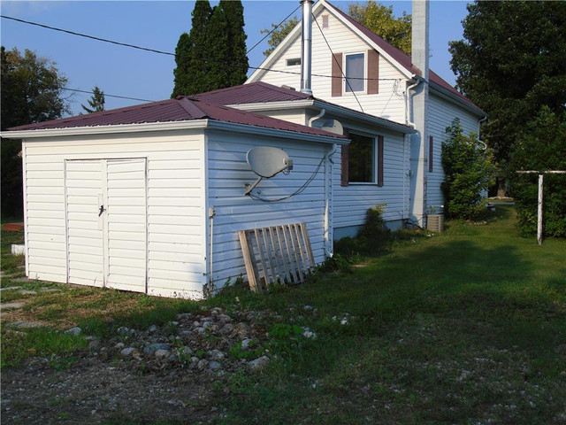 6 First Street Emerson, Manitoba in Houses for Sale in Winnipeg - Image 3