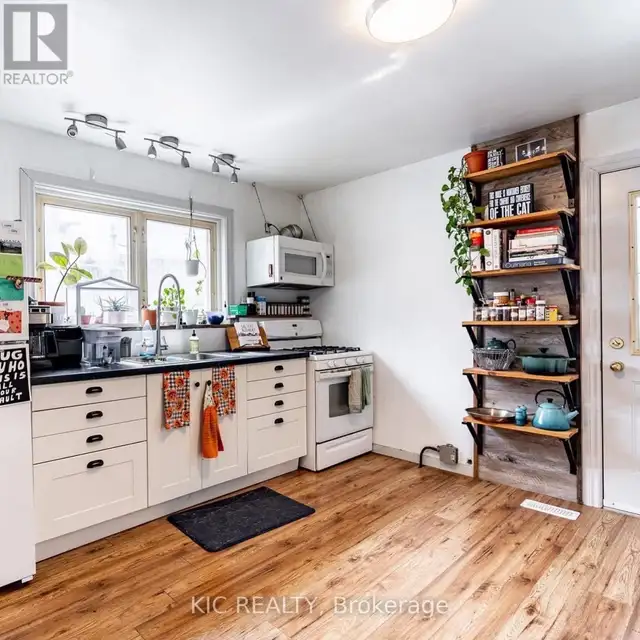 196 HUNTER STREET E Peterborough East (Central), Ontario62854412785409123