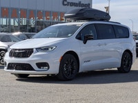This Chrysler Pacifica has a dependable Regular Unleaded V-6 3.6 L/220 engine powering this Automati... (image 3)