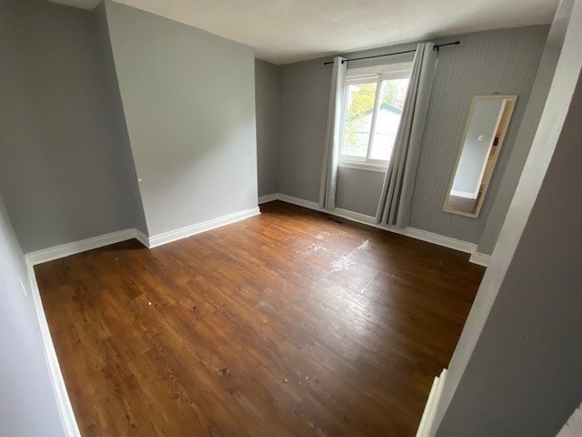 38 Calderwood Drive - Upper - 4 bed, 1 bath - STUDENTS ** FIRST 5