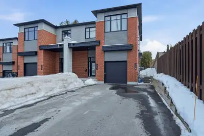 Ottawa, Orleans. ***SIGN A 2-YEAR LEASE AND ENJOY FIXED RENT FOR THE FULL LEASE TERM!*** Lower Level...