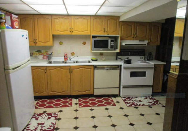 Basement 4 rooms Available for rent 1800 wifi included in Long Term Rentals in City of Toronto - Image 6