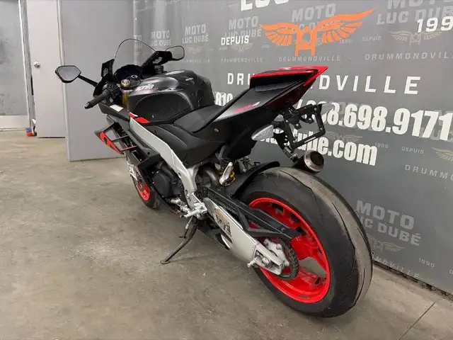 2024 Aprilia RSV4 in Sport Bikes in Drummondville - Image 11