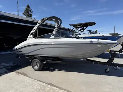 The Yamaha 195S combines a compact design with premium interior features, offering a high-performanc...