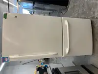 3114- Réfrigérateur GE blanc congélateur bas white fridge