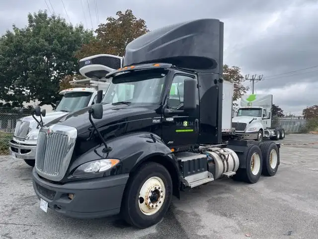 2019 International RH613 6X4 Daycab, Used Day Cab Tractor in Heavy Trucks in Delta/Surrey/Langley - Image 4