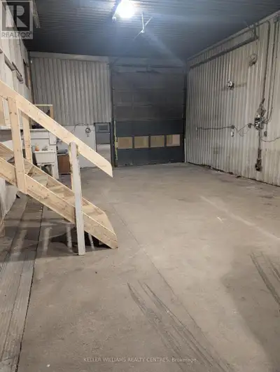 Workshop for wood/meta/storage or agriculture for lease. Located close to Newmarket on Green Lane an...