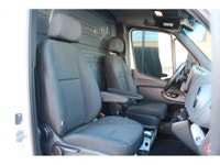 2019 MERCEDES SPRINTER 2500 -- 144 - LOW ROOF!!! 3.0L V6 DIESEL ENGINE !!! 2 SEATER !!! -- ONLY 231,... (image 5)