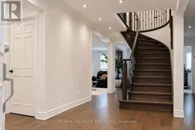 92 Weldrick Road E Richmond Hill (Harding), Ontario, photo 2 of 4
