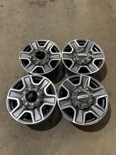 Four Brand New 18inch Takeoff Ford F350 wheels with TPMS sensors and center caps. From 2025 Ford F35...