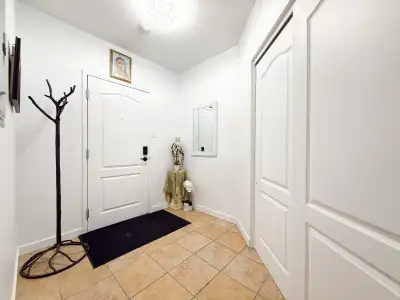 À vendre -- Superbe copropriété ! Découvrez cette magnifique copropriété située au 4507 boul. Dagena...