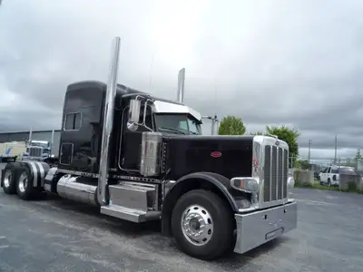 888,329 KM. Cummins 565 HP. 13 speed , Full Lockers, 13 / 40's on low air leaf , 3:55 Ratio, 280 inc...