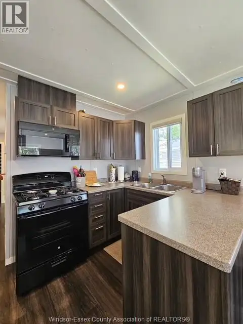 981 COUNTY RD 2 Unit# 439 Lakeshore, Ontario in Houses for Sale in Leamington - Image 6