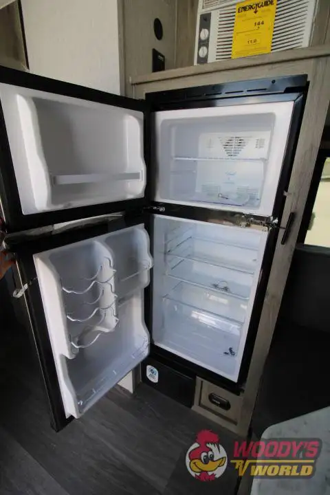2027 SUNSET PARK RV SUNRAY 149 in Travel Trailers & Campers in Abbotsford - Image 16