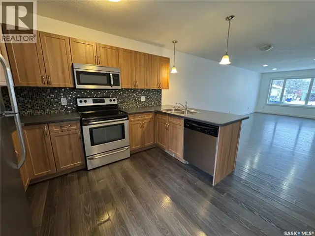 527 Alexandra STREET Weyburn, Saskatchewan in Houses for Sale in Regina - Image 9