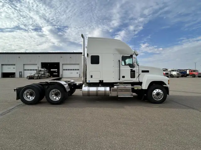 2024 Mack Pinnacle 64T 70 in Heavy Trucks in Regina - Image 7