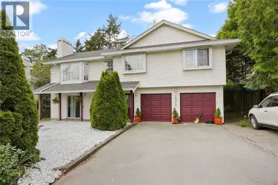 Tucked away down a private lane off Admirals Road, this spacious 6-bedroom, 4-bathroom home offers 2...