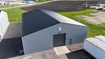 P03//Portage La Prairie/6400 SF of warehouse/storage space available for immediate use! This turnkey...