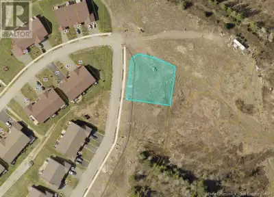 Welcome to Oak Leaf Lane! This spacious building lot boasts ample road frontage and is ideal for a s...