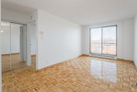 5 minutes from Côte-Vertu metro Apartment 3.5 available at Navarin Beautiful 3 in an impeccable well... (image 2)