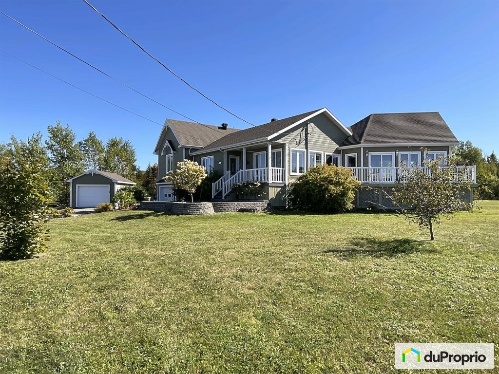 $659,000 - Bungalow for sale in Ste-Luce (Ste-Luce-sur-Mer) — photo 1