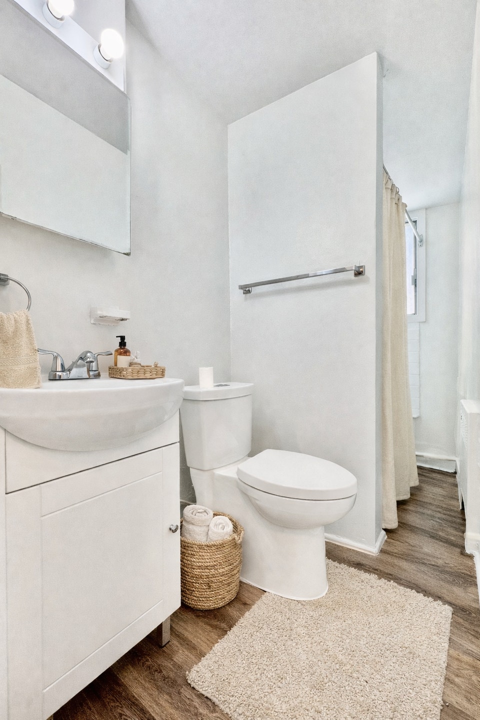 Grand 3 et demi - Ville St-Laurent - WiFi + Électros - Dispo 5