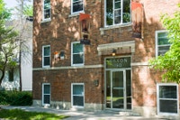 190 BALMORAL - Bachelor available Nov 1st