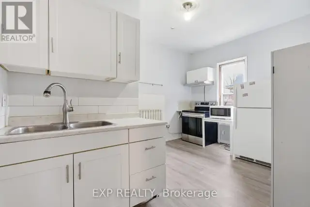30 REGINA STREET N Waterloo, Ontario in Long Term Rentals in Kitchener / Waterloo - Image 7